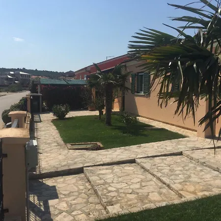 Leonarda Lägenhet Medulin